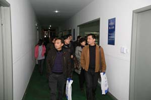 参会代表参观常州雅思医疗器械有限公司厂房.jpg 参会代表参观常州雅思医疗器械有限公司厂房.jpg